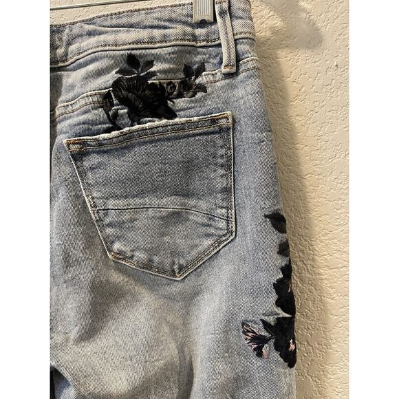 DRIFTWOOD Gizelle Embroidered Girlfriend Flowers Light Wash Jeans W 27 Ankle - Picture 5 of 10